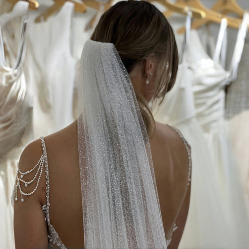 Glitzernder Hochzeitsschleier Luxus Glanz Brautschleier Silberfarben mit Pailletten Kathedralenlänge Schleier mit Kamm Brautzubehör V101