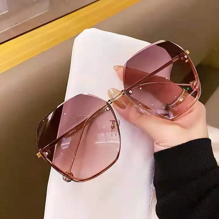 2022 New Fashion Brand Design Vintage Rimless Pilot Sunglasses Women Men Retro Cutting Lens Gradient Sun Glasses Female UV400