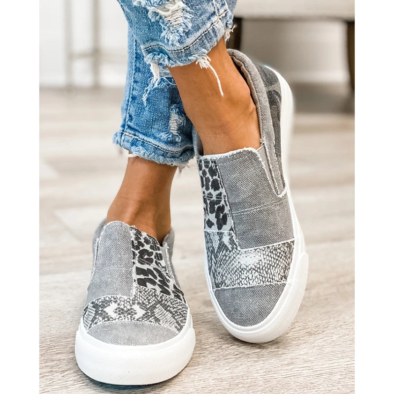 Women Canvas Shoes Fashion Snake Printed Luxury Gladiator Flats Shoes Round Head Casual Female Footwear Ladies Sneakers Zapatos