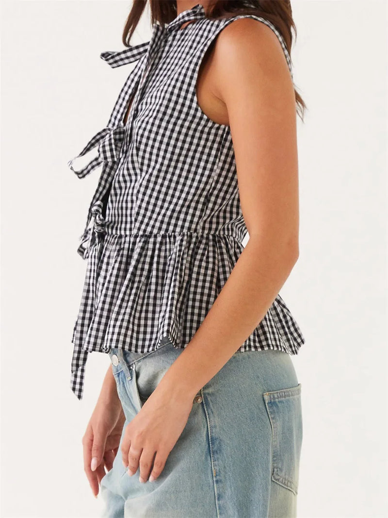 Stylish Halter Neck Crop Top Fashionable Sleeveless Checkered Blouse for Casual Outings and Nightlife Events
