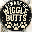 "Beware of Wiggle Butts Aluminum Sign - Rustic 7.87" Round Paw Print Wall Art for Home, Office, Farmhouse, Garden"