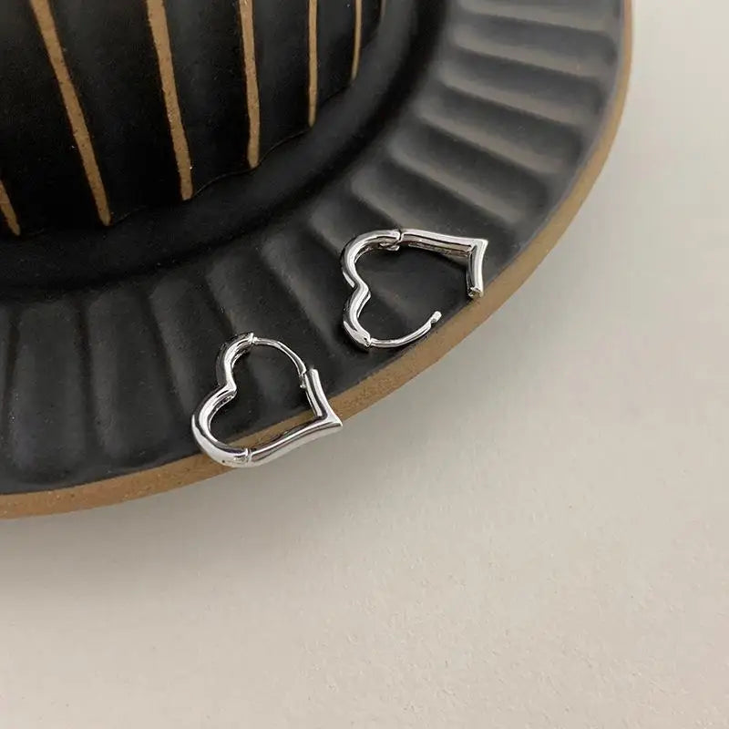 Simple Design Silver Color Hollow Heart Hoop Earrings For Women New Brand Fashion Ear Cuff Piercing Vintage Earring Gift