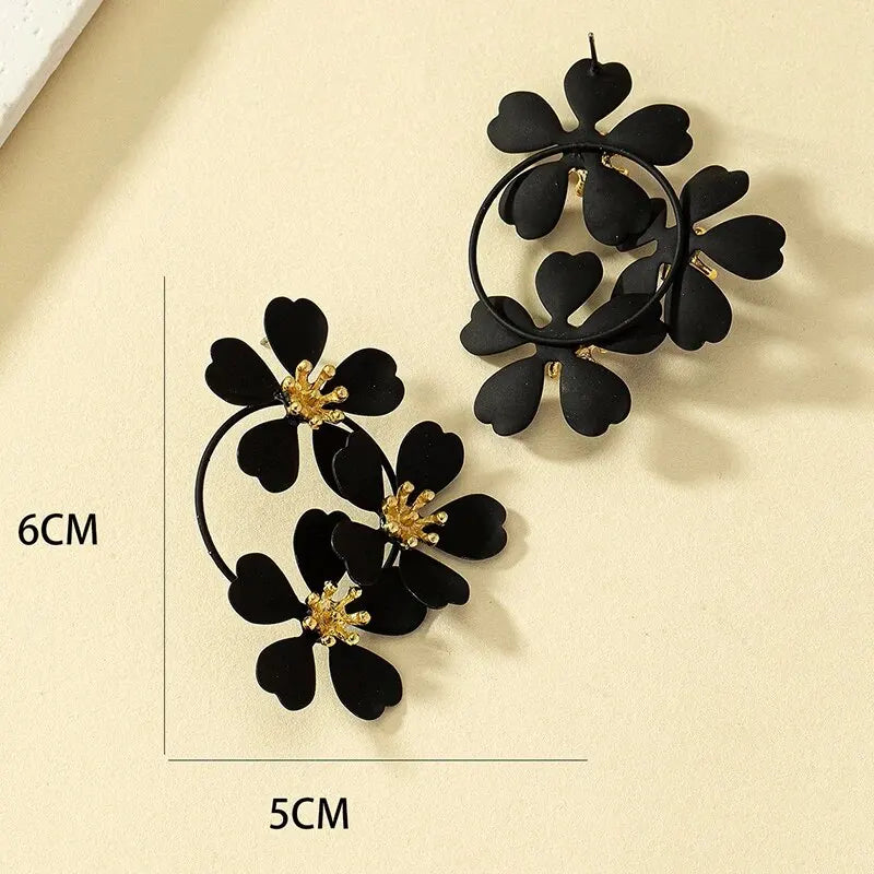 2 Pairs Elegant Big Camelia Flowers Stud Earrings White Black Color Copper Earrings Classic Design Wedding Jewelry Girl's Gift