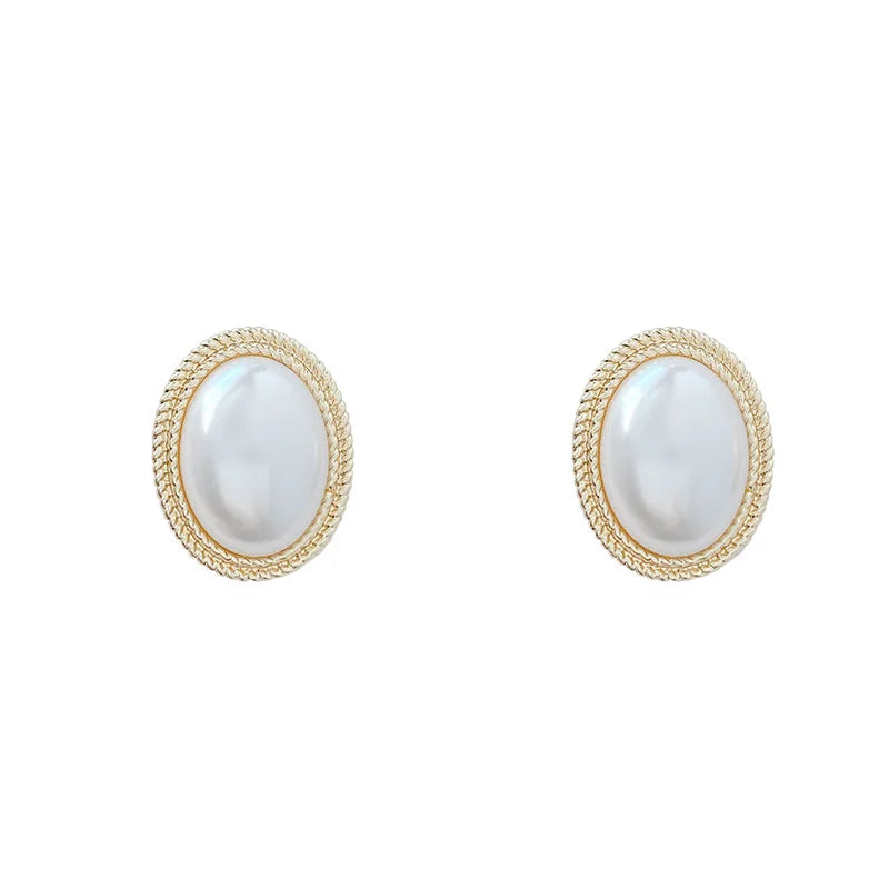 Vonmoos Temperament Pearls Earrings Lady Retro Oval Pearl Earrings Hoop Elegant Design Ear Rings Luxury Jewelry