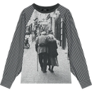 ELFSACK 2025 Figurbetontes Grafik-Langarmshirt für Damen, Raglan-Streifenärmel, Allover-Print T-Shirt, Retro Y2K Streetwear Top