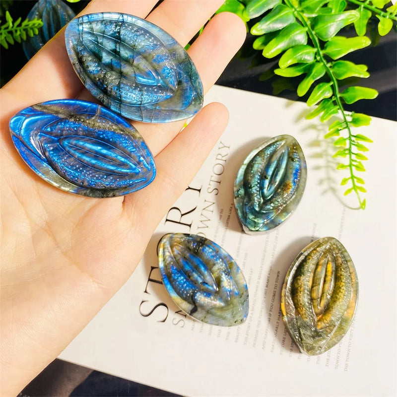 Source Of Life Vulva Shape Natural Labradorite Crystal Carved Healing Reiki Crafts Feminine Beauty Massage Tools Room Decor