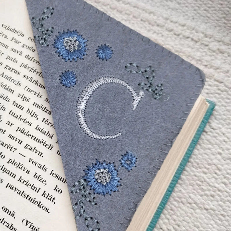 🔖 26 Letters Elegant Personalized Hand Embroidered Corner Bookmark Four Seasons Fun Bookmark Stationery Organizer Drawers