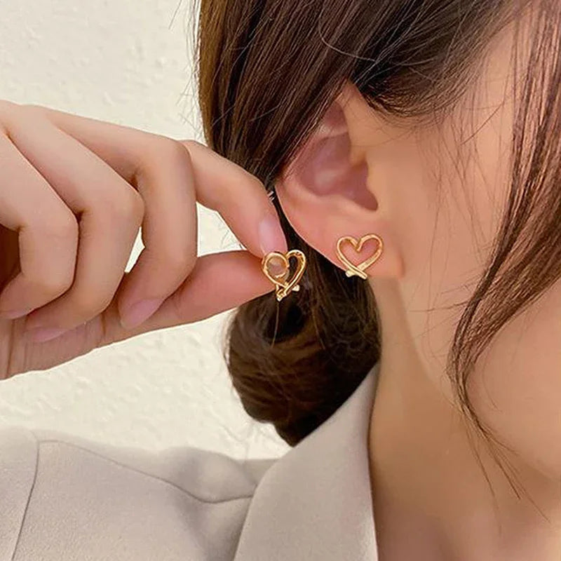 Fashion Simple Irregular Heart Ear Clips Women Girls No-Piercing Silicone Ear Stud Earrings Korean Earring Party Jewelry Gifts