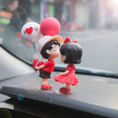 Paar süße Ornamente für das Auto, Auto Dekoration niedliche Cartoon Pärchen Action, Cartoon Armaturenbrett Dekorationen, niedliche liebevolle Kuss C