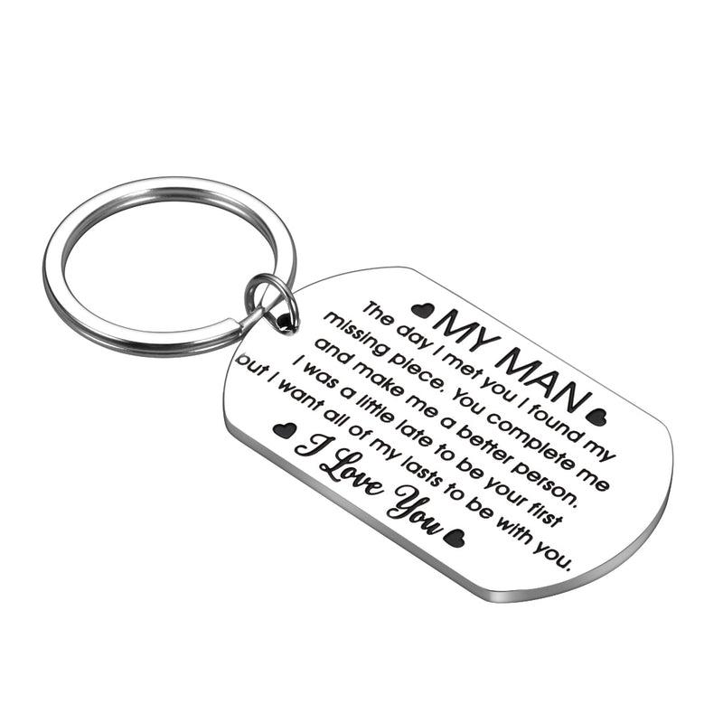 Personalized Heart Keychain Set  Engraved King Date and Name Love Keyring Gift for Couples Girlfriend Boyfriends Key Chain Rings