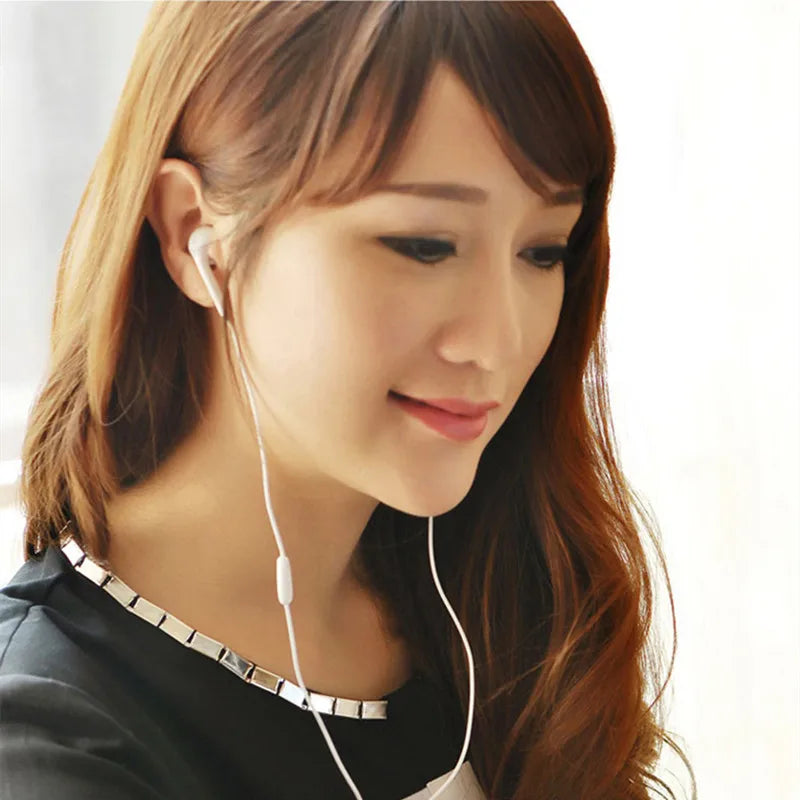 Remax Portable Earphone 3.5mm Jack In-Ear Bass Wire Headset Pure Music Stereo With Mic For Mobile Phones PC/Pad RM-303