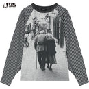 ELFSACK 2025 Figurbetontes Grafik-Langarmshirt für Damen, Raglan-Streifenärmel, Allover-Print T-Shirt, Retro Y2K Streetwear Top