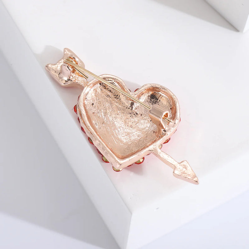 Full Red Rhinestone An Arrow Through The Heart Brooch Pin For Women Crystal Love Heart Brooches Party Lovers Luxury Jewelry Gift