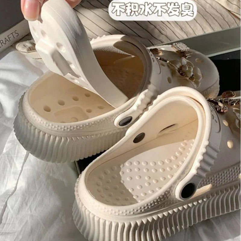 Women's Hole Shoes Sandals 2024 Summer Fashion Thick High Heel Soft Sole Garden Shoes Cartoon Accessories Women's Hole Slippers