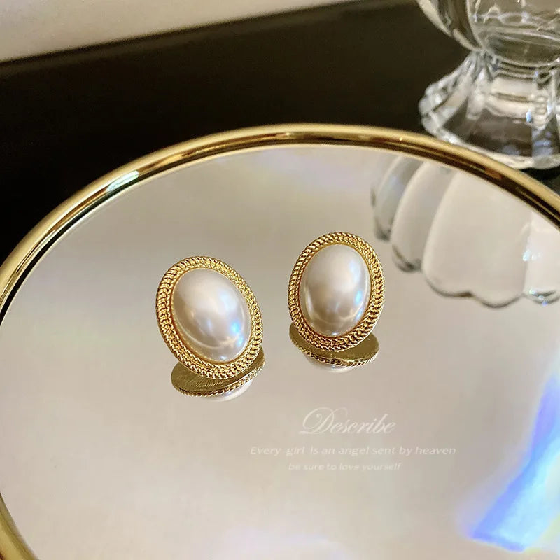 Vonmoos Temperament Pearls Earrings Lady Retro Oval Pearl Earrings Hoop Elegant Design Ear Rings Luxury Jewelry