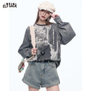 ELFSACK 2025 Figurbetontes Grafik-Langarmshirt für Damen, Raglan-Streifenärmel, Allover-Print T-Shirt, Retro Y2K Streetwear Top