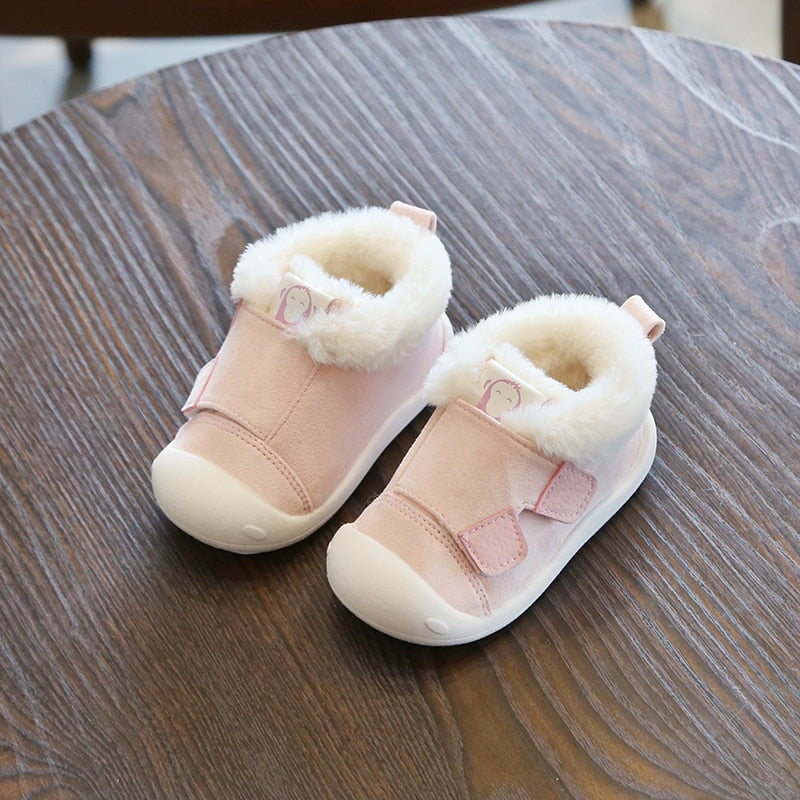 Botas de invierno para niños pequeños, botas de nieve cálidas de felpa para bebés y niñas, zapatos antideslizantes de fondo suave para exteriores cómodos para niños