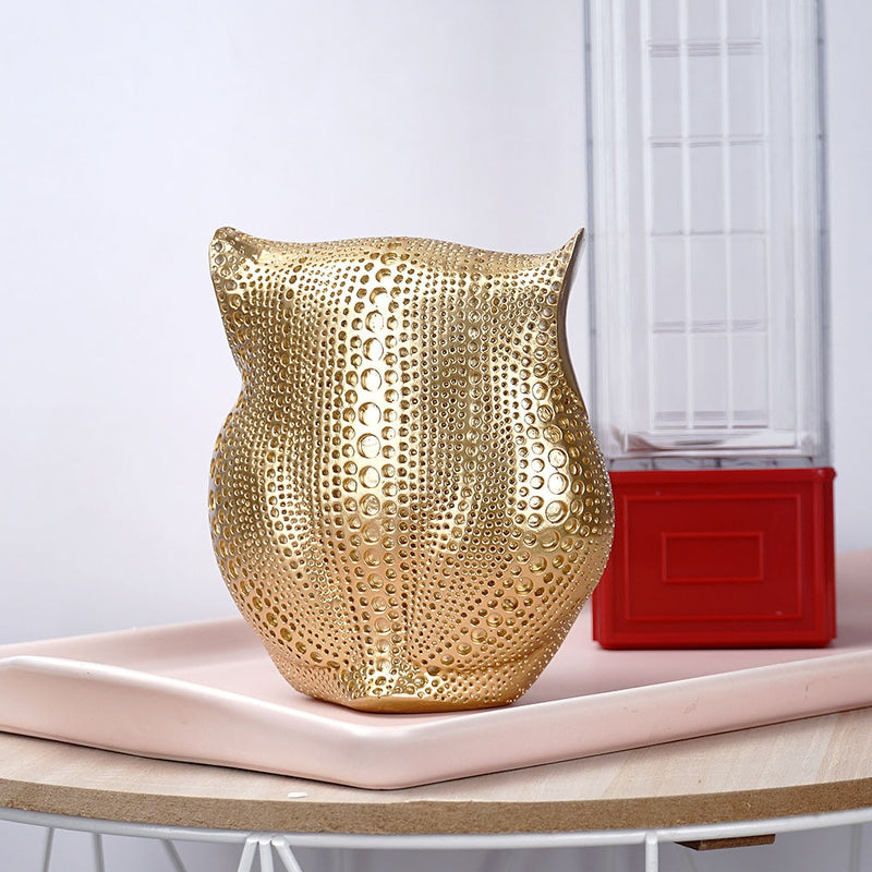 NORTHEUINS Golden Owl Figurines for Interior Resin Animal Statues Sculpture Home Living Room Decoration Gifts for the New Year