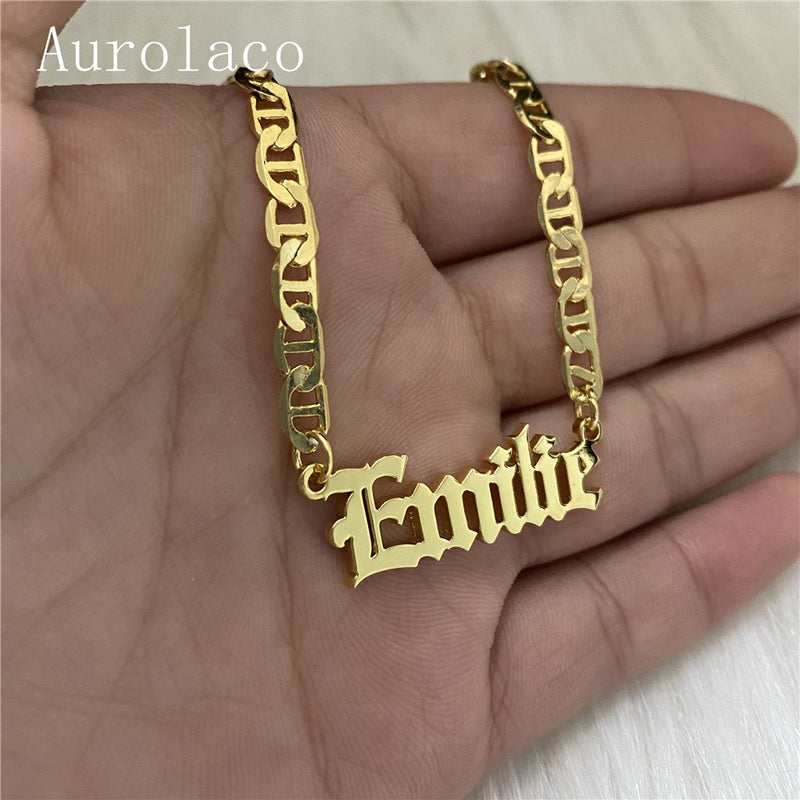 Collar con nombre personalizado de AurolaCo, colgante inglés antiguo de oro, collares con placa de identificación de acero inoxidable personalizada para mujeres y hombres, regalos al por mayor