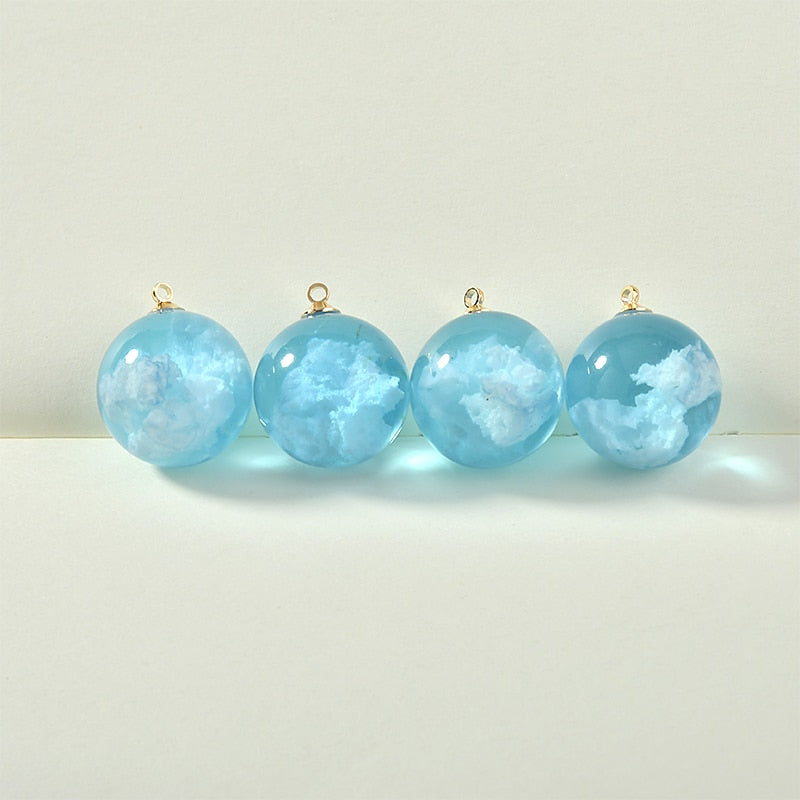 Cielo azul y nubes blancas en forma de 20 unids/lote, amuletos de resina hechos a mano, pendientes de joyería diy para mujer, accesorio