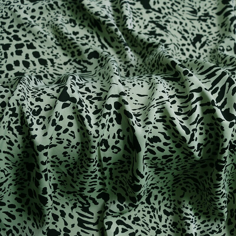 1 meter X 1.5 meter Soft Fashions Dress Material Fabric 95% Polyeter 5% Spandex Leopard Pattern