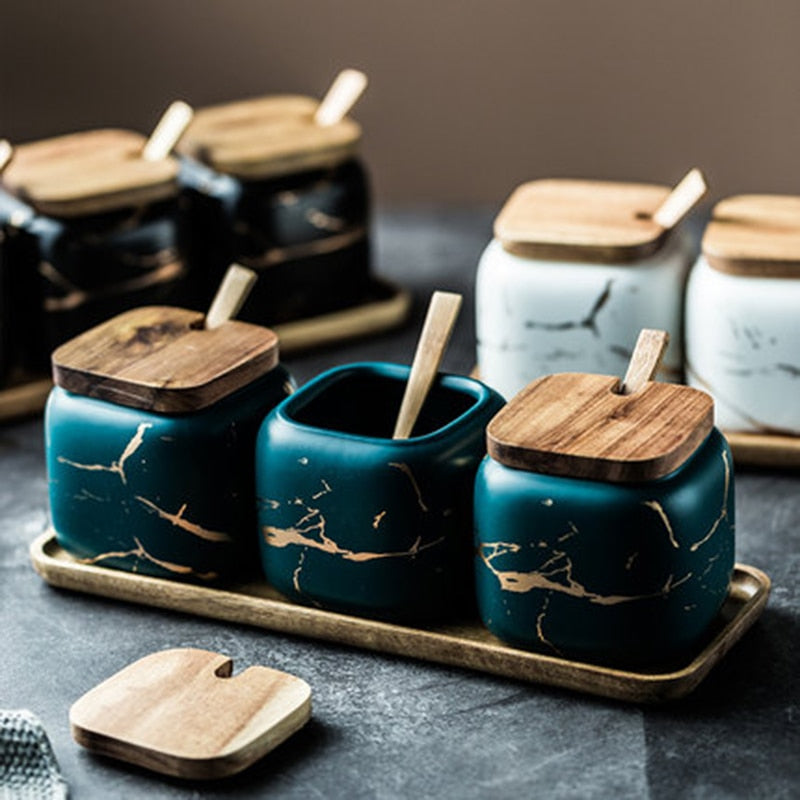 Luxus nordischen Stil Marmormuster Keramik Küche Gewürzbehälter Set Holzabdeckung Salzstreuer Gewürzglas Küchenzubehör