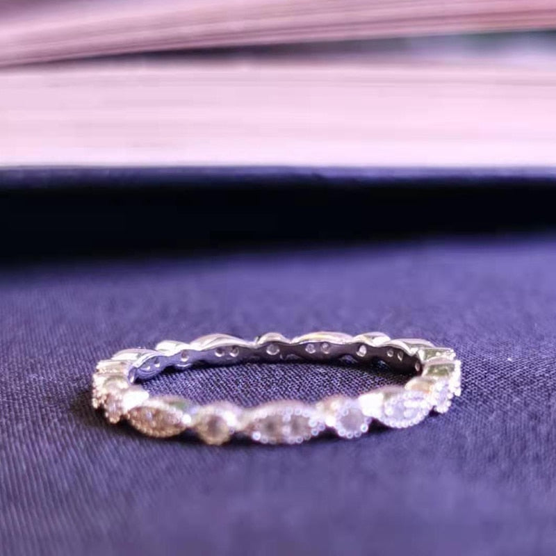 GEM'S BALLET 0.008Ct Moissanite Ring EF color Eternity Band 925 Sterling Silver Wedding Band para mujer Joyería fina