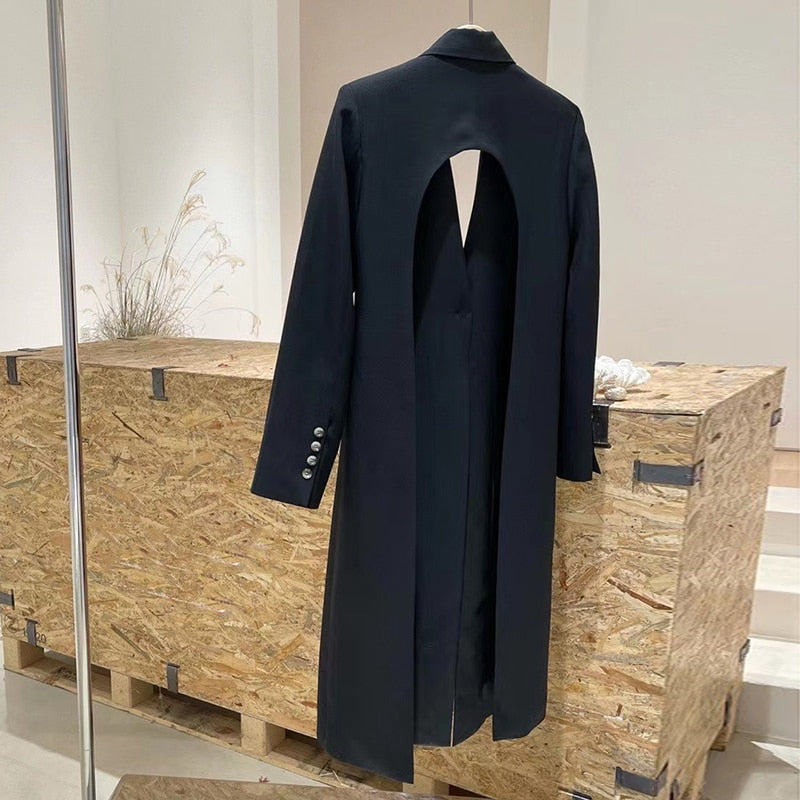 TWOTWINSTYLE Rückenfreier Minimalistischer Blazer Für Frauen Gekerbte Langarm-beiläufige Solide Lange Blazer Weibliche Mode Neue Kleidung 2021