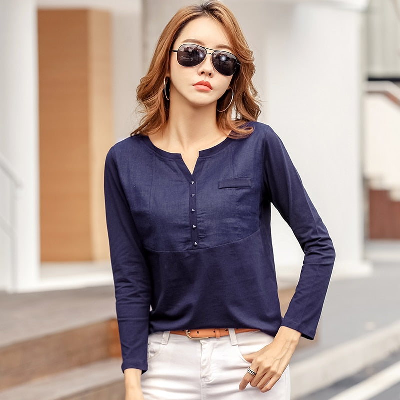 TuangBiang 2022 primavera mujer Slub algodón cuello en V manga larga Camiseta mujer botones de gemas azul marino Tops moda costura camiseta