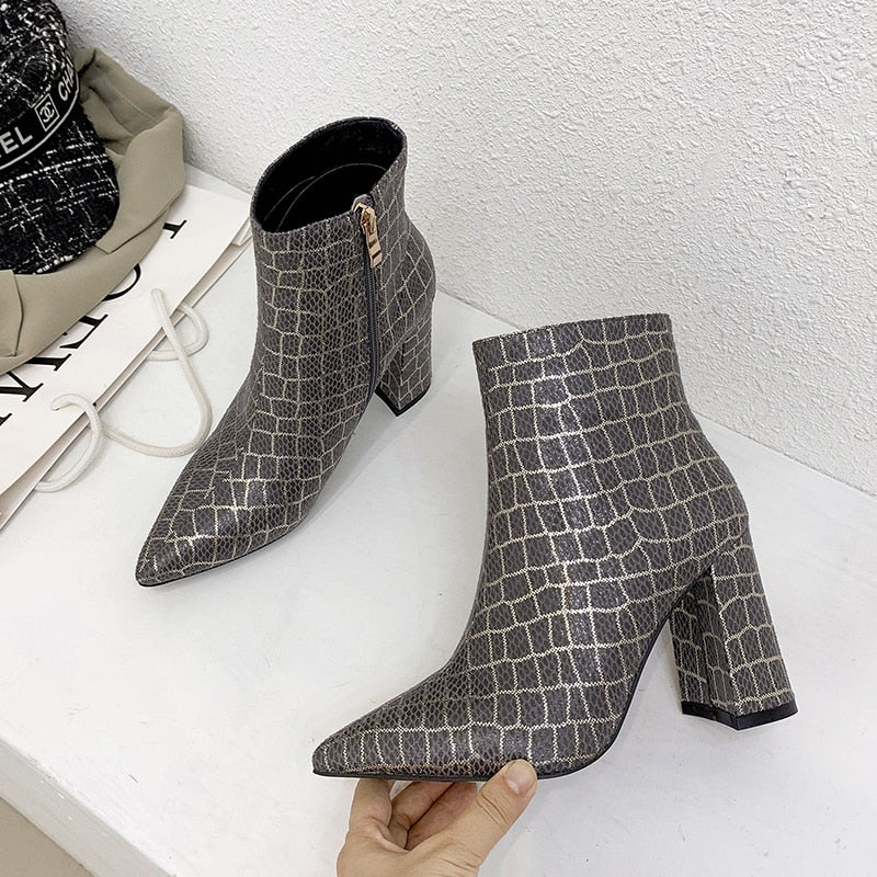 Nuevos botines de serpiente de calidad de invierno para mujer, botas de tacón alto con punta en pico, zapatos de moda con cremallera simple para mujer, primavera 2019 32-43