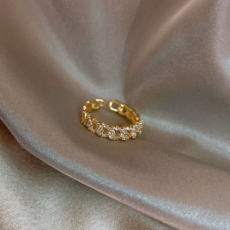 Koreanischer Modeschmuck exquisiter Kupfer eingelegter Zirkon hohler verdrehter Ring elegante Frauen Hochzeitsfeier Öffnung verstellbarer Ring