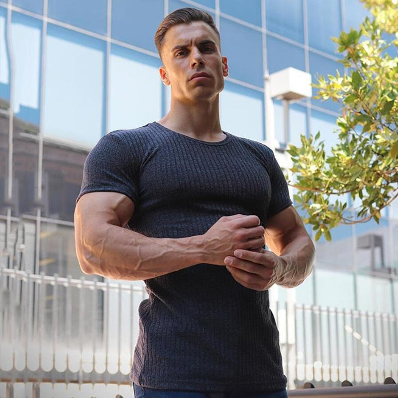 Camiseta de manga corta con cuello de pico para hombre, camiseta de tiras deportivas ajustadas para Fitness, camisetas de moda sólidas para hombre, ropa de gimnasio de punto de verano