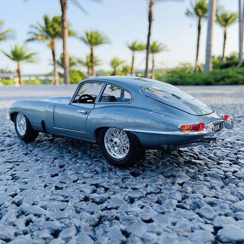 Bburago 1:18 Jaguar E-type Coupe, coche clásico de aleación, modelo de coche Retro, modelo de coche clásico, decoración de coche, regalo de colección