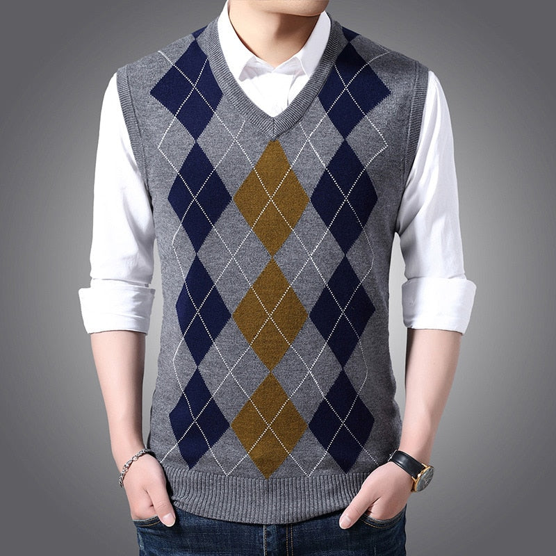 New Fashion Brand Sleeveless Sweater Mens Pullover Vest V Neck Slim Fit Jumpers Knitting Patterns Autumn Casual Clothing Men