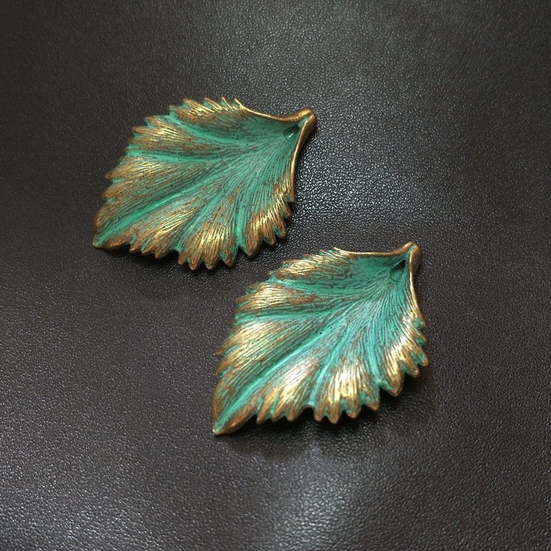 2021 neue 5pcs 45 * 30MM Retro Patina überzogene Zink-Legierung grünes Blatt-Charme-Anhänger für DIY Halskette Metall Schmuck Zubehör