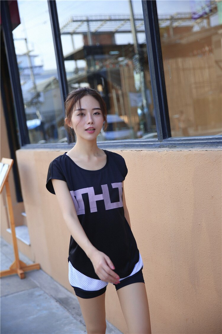 Camisetas negras transpirables para Yoga, camisetas deportivas holgadas de manga corta para Fitness, camisetas de secado rápido para correr para mujer, ropa P184