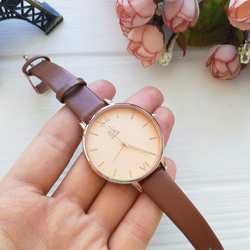 Relojes Shengke para mujer, reloj de pulsera de marca de lujo, reloj de cuero para mujer, reloj de cuarzo Ginebra a la moda para mujer, reloj femenino nuevo SK