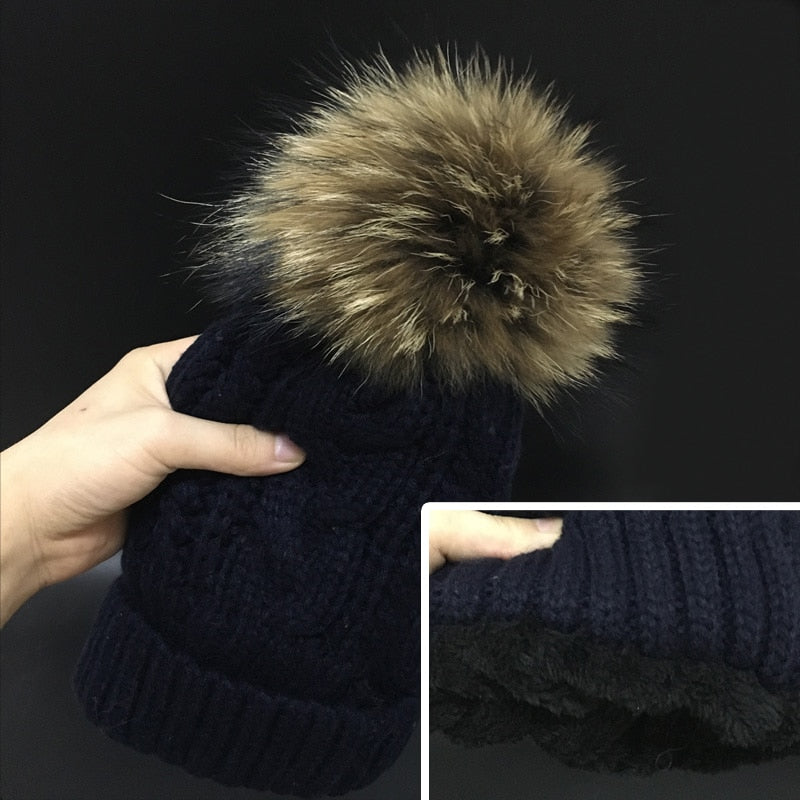 Gorros de mujer 2022, gorros interiores de lana de terciopelo, gorros de invierno para mujer, gorro con pompón de piel de mapache 100%, gorros con patrón torcido para mujer