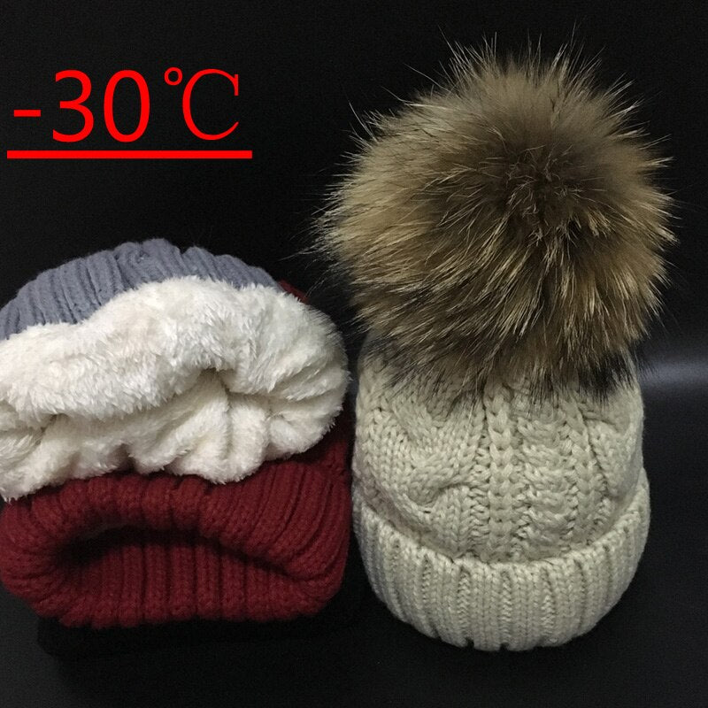 Gorros de mujer 2022, gorros interiores de lana de terciopelo, gorros de invierno para mujer, gorro con pompón de piel de mapache 100%, gorros con patrón torcido para mujer