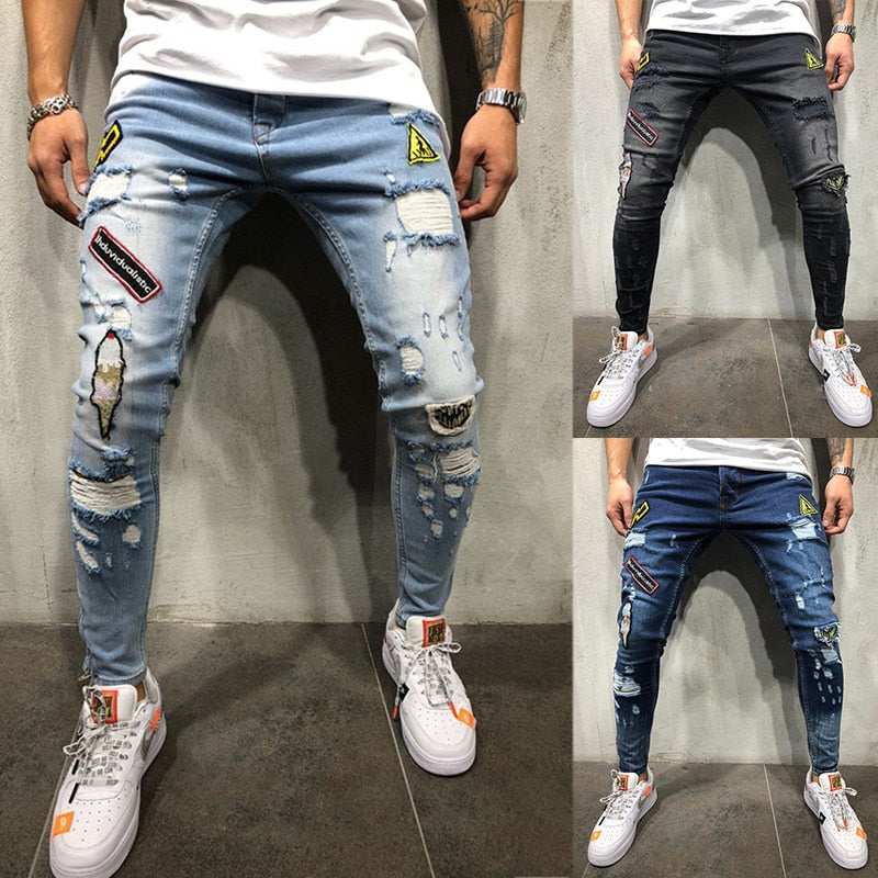 Arbeiten Sie neue männliche Lochabzeichenstickerei-Denimhosenhosen Männer Street Hiphop dünne beiläufige Flecken-Jeans um