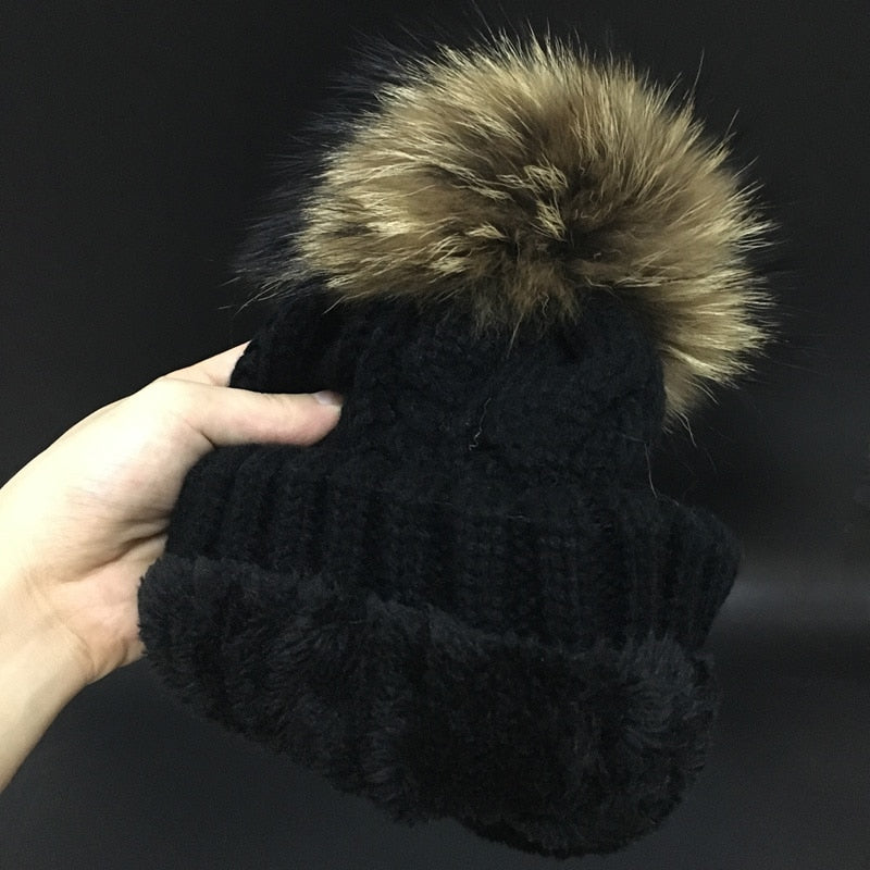 Gorros de mujer 2022, gorros interiores de lana de terciopelo, gorros de invierno para mujer, gorro con pompón de piel de mapache 100%, gorros con patrón torcido para mujer