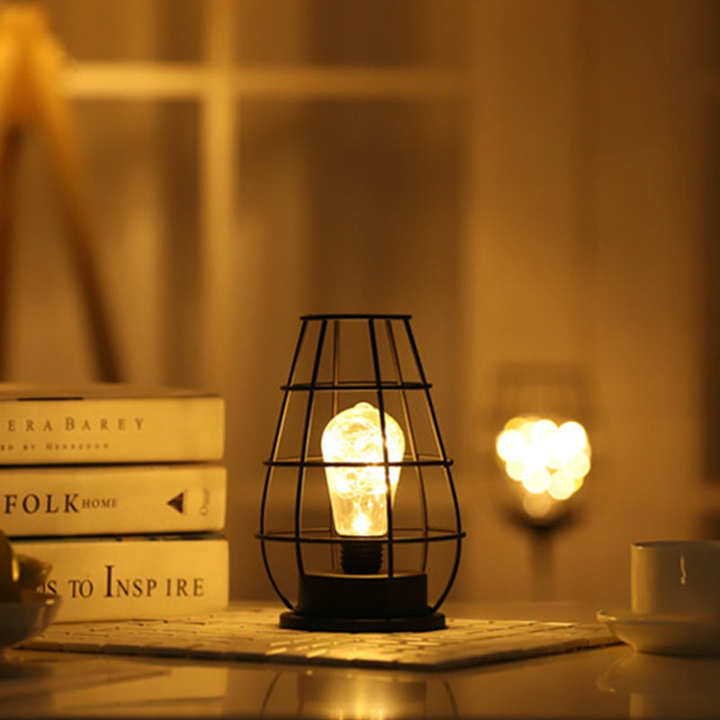 Lámparas de mesa huecas minimalistas de hierro creativas, luz cálida, farol de alambre de cobre Vintage, luz de mesita de noche para dormitorio, decoración del hogar