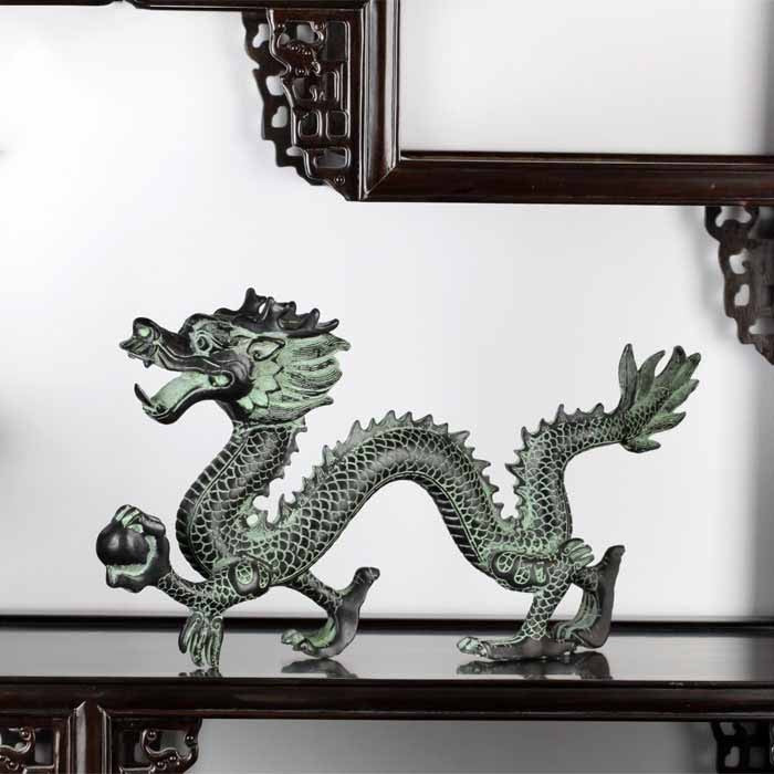 Feng-Shui-Bronze-Drache, der Perlen-Ornamente fängt, glückliches Heimhandwerk, dekorative Kunst