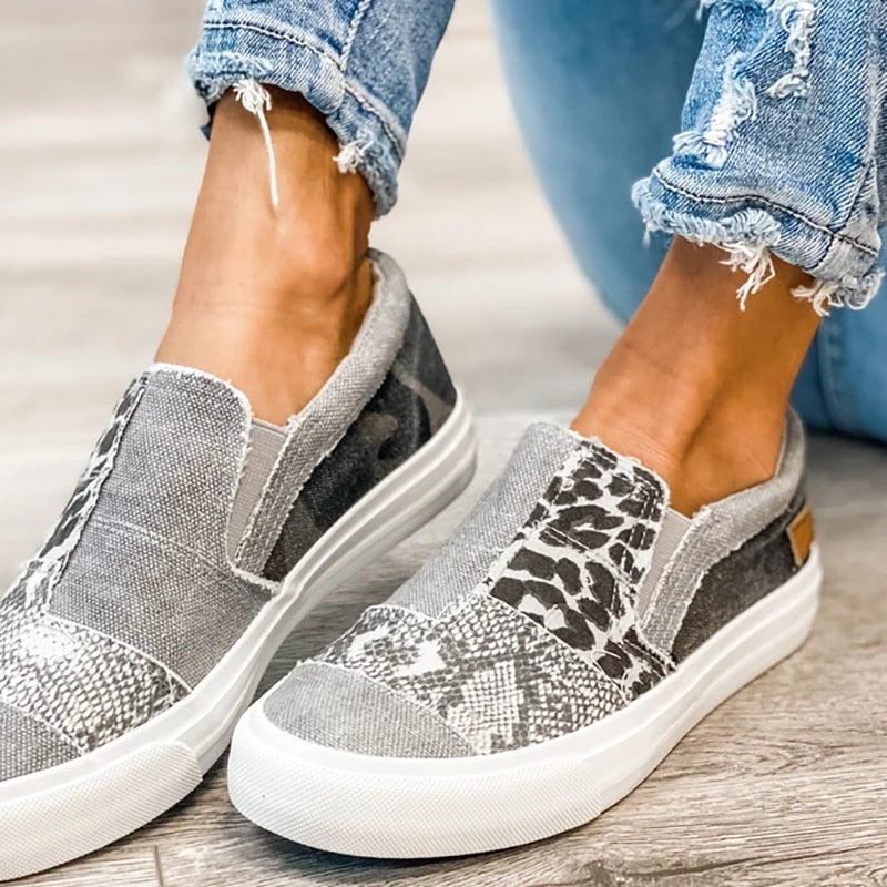 Women Canvas Shoes Fashion Snake Printed Luxury Gladiator Flats Shoes Round Head Casual Female Footwear Ladies Sneakers Zapatos