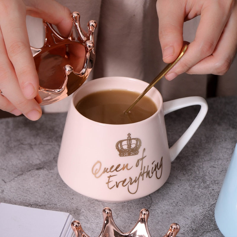 Creative Crown Ceramic mug Cute Coffee Mug Milk Cup with spoon lids Coffee tea Cup 300ml Capacity Water Mugs X-Mas Gift