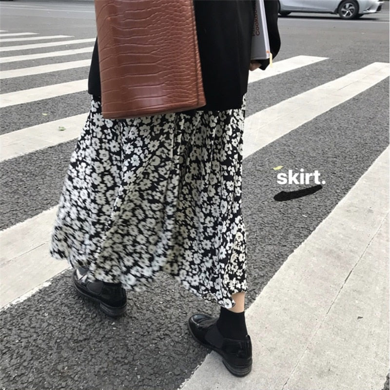 2023 Spring Vintage Floral Print Ruffle Pleated Long Skirts Women Korean Skirt Streetwear Drawstring Elastic Waist Midi Skirt