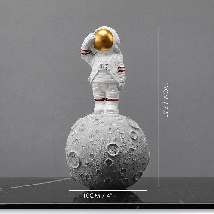 Resin Astronaut Figurines Fashion Spaceman With Moon Sculpture Decorative Miniatures Cosmonaut Statues Gift For Man &amp; Boyfriend