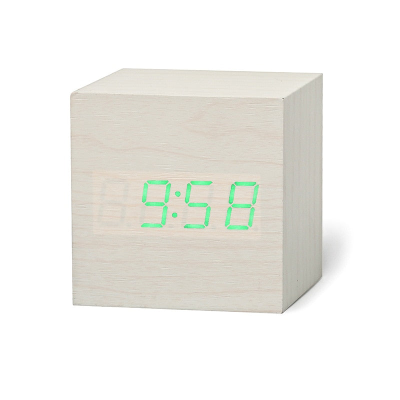 Neue qualifizierte digitale hölzerne LED-Wecker Holz Retro Glow Clock Desktop Tischdekoration Sprachsteuerung Snooze-Funktion Schreibtischwerkzeuge