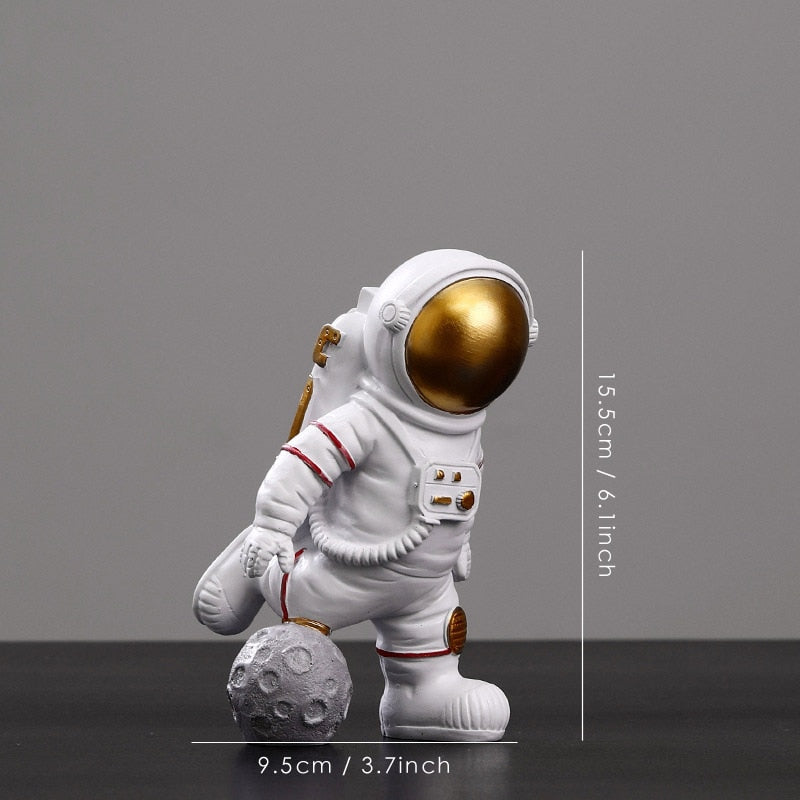 Resin Astronaut Figurines Fashion Spaceman With Moon Sculpture Decorative Miniatures Cosmonaut Statues Gift For Man &amp; Boyfriend