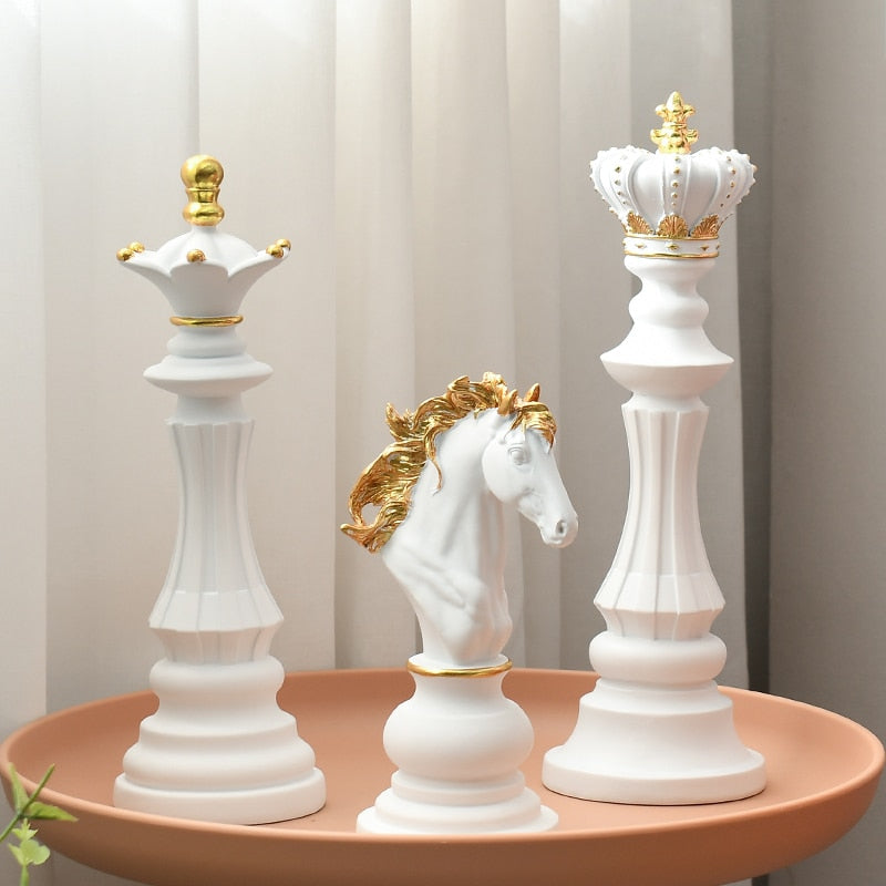 Estatuilla de ajedrez internacional Retro de resina de NORTHEUINS para Interior, escultura de caballero rey, decoración de escritorio para el hogar, decoración para sala de estar